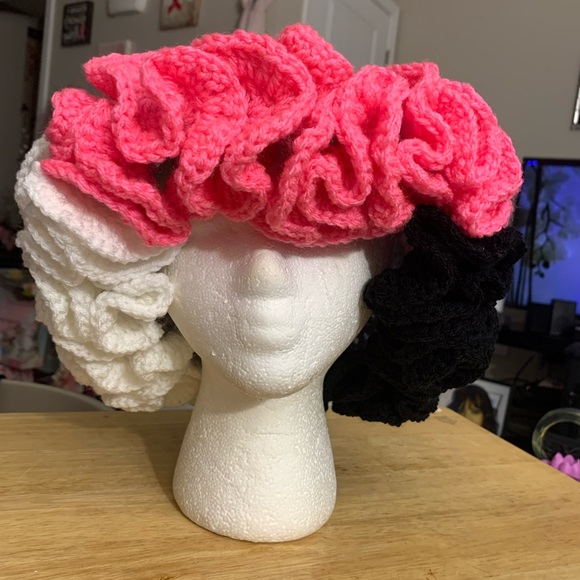 Crochet ruffled hats - Picture 6 of 15